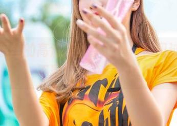 看，爱丝的高清美丝学校——你见过的最不羁的课桌照片！