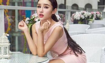 树下的天衣无缝，爱丝写真等待你来“塞”进下载里。