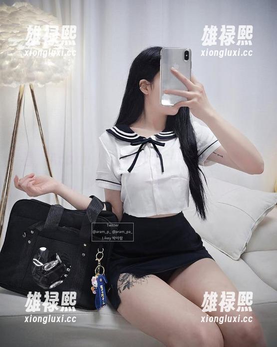 看，Aram(아람)的作品——牛仔布那么乱，居然让我多看了几眼…