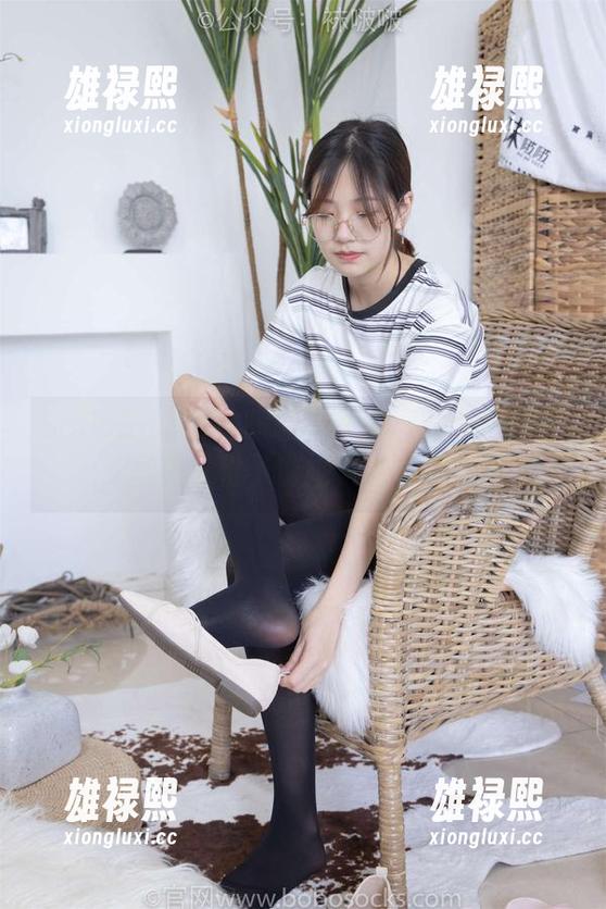 BoBoSocks袜啵啵 - 干净又俏皮的无圣光写真，稚予说她只需这双白袜