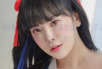 Dami(퀸다미)的写真在线直播，圣诞雪夜锦礼，不小心成了一场现场“耍宝”秀！