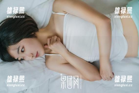 GIRLT果团网 - 照片里的尹意纯：厨艺与美貌的完美碰撞，别忘了下载中试吃哦！