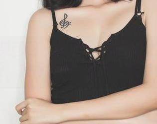 GIRLT果团网 - 看吧！莫雅淇的校服套图资源，搞得我都想重回古董时代了