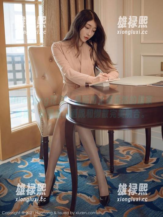 HuaYang花漾 - 最新博主黄乐然的居家秘籍，套图里的洒脱和懒散完美融合。