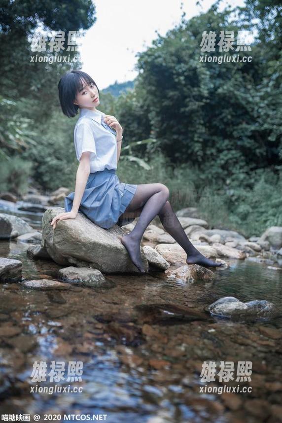 喵糖映画又开新货了，OL制服合集在网盘里，随时取用，超方便。