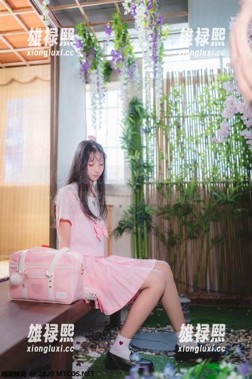 啊这图包，竟然也能让艳阳变得格外温柔——喵糖映画的夏日制服时刻！