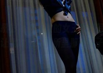 PANS摄影 - 卡卡做的女王定制写真，居然让我想起了厕所里那面镜子…