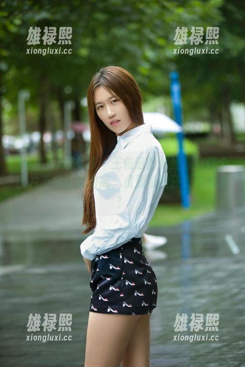 TuiGirl推女郎 - 王依萌的体操服：这个图片不会让你游离，资源可能还要收费喔！