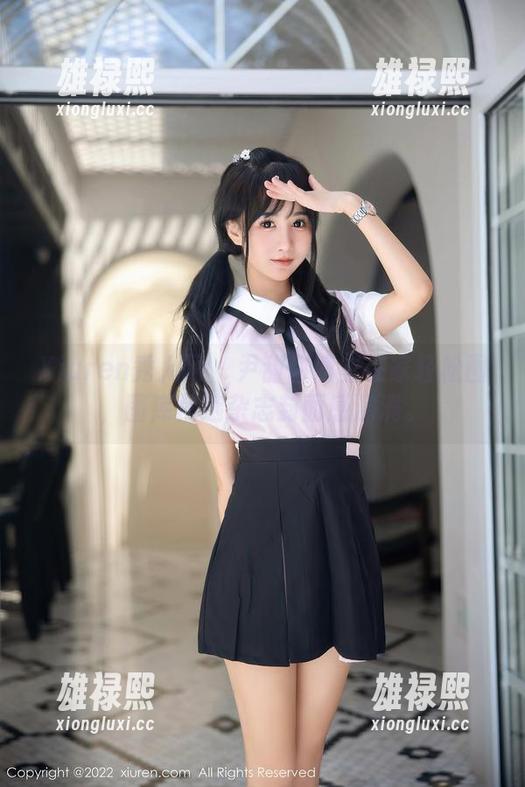 Xiuren秀人网 - 尹甜甜博主在家轻松图，图库精选杂志封面感满满。