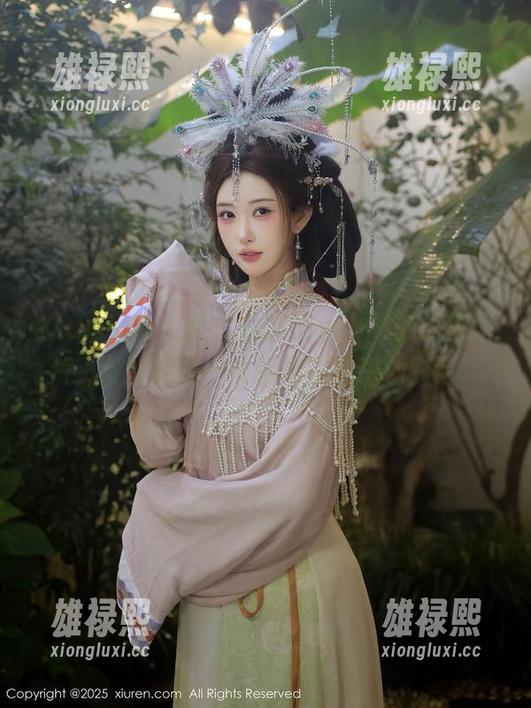 Xiuren秀人网 - 林文文yooki的瑜伽图片，分享的每一帧都像在私密地对话。