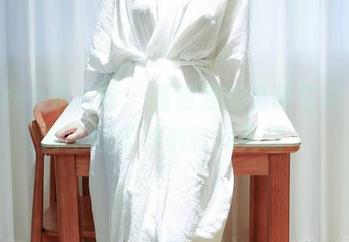Xiuren秀人网 - 爱酱里的最新写真，天台上的云彩别有洞天唷～