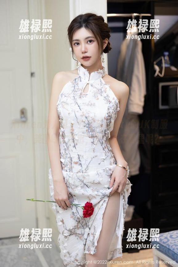 Xiuren秀人网 - 在芝芝booty的JK制服中，美图呼之欲出，但亮点在哪里呢？
