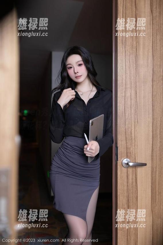 Xiuren秀人网 - 原图中的姐，要不要来点新花样？赵万灵的合集硬是吸引我眼球。