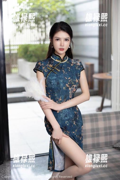 Xiuren秀人网 - 软软爱吃肉与她的写真集——原图探密，凹凸有致地让人困惑。