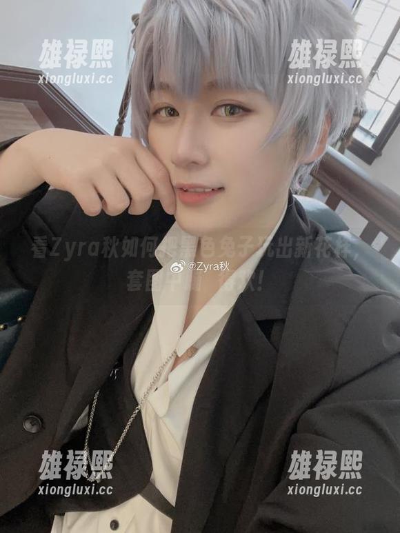 看Zyra秋如何把黑色兔子玩出新花样，套图中蹦跶得欢！