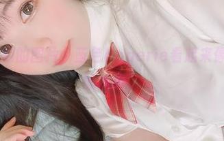 shimo霜月的图片，蓝色lingerie看起来像是画错了的水彩。