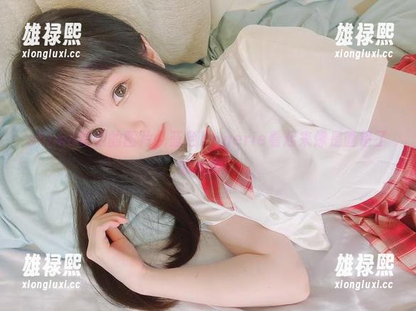 shimo霜月 shimo霜月的图片,蓝色lingerie看起来像是画错了的水彩。