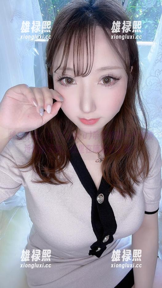 纯白作品，サク(saku)带你领略一片未被污染的天地，心里在嘀咕什么呢？