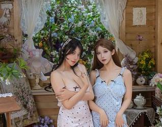 白丝透视，一起开启云溪溪奶桃的写真集“欲望指南”