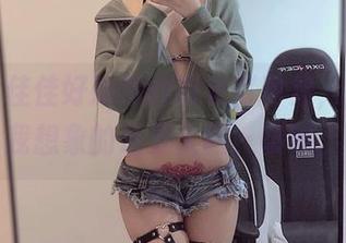 更新！佳佳好难啊的内衣写真集，穿得比我想象的还要大胆，啧啧。