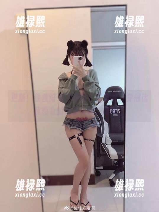 更新！佳佳好难啊的内衣写真集，穿得比我想象的还要大胆，啧啧。