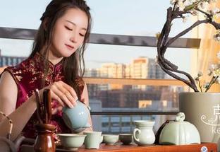 克拉女神 - 欢迎来到珊珊的校园探险，下载图包打造你的“学霸”形象吧！