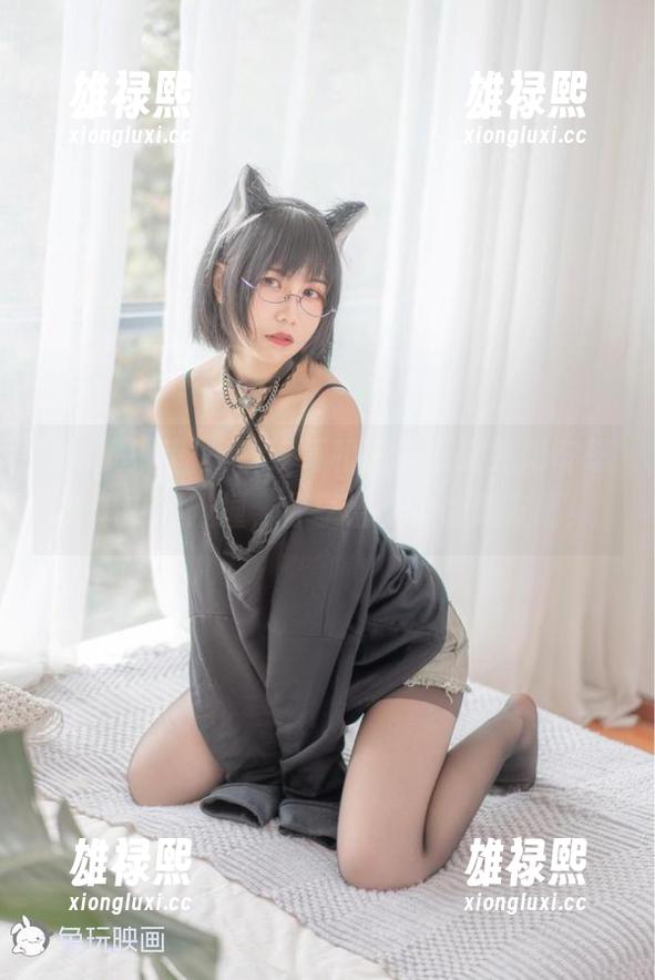 兔玩映画图集，草莓和恶魔女孩宛如奇思妙想中的碰撞，分享给身边的朋友吧！