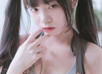 在可可小白兔的夏日图包里，每张作品都藏着不为人知的潜台词。