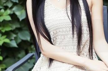 头条女神 - 泳池里的松果儿，合集里藏着些小惊喜的照片