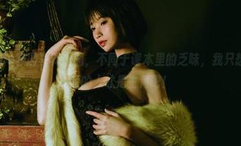 奈汐酱Nice校园写真原图，不同于课本里的乏味，我只想说，这后面的人才是主角吧！