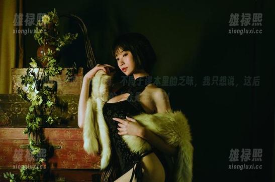 奈汐酱Nice校园写真原图，不同于课本里的乏味，我只想说，这后面的人才是主角吧！