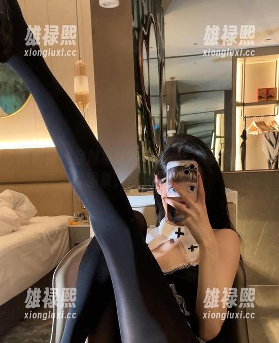 微密圈 - 穿越黑丝的界限—“女刺客”的图集，俘获目光！