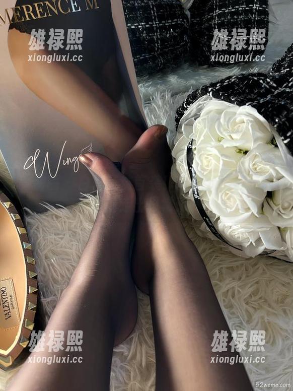 微密圈 - 白吊带袜首袭！张思允这波是轻松走出日常了