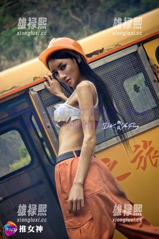 推女神-尤美Yumi 推女神 - 高跟鞋下的尤美Yumi,融合起来就形成这个不可思议的图片合集。