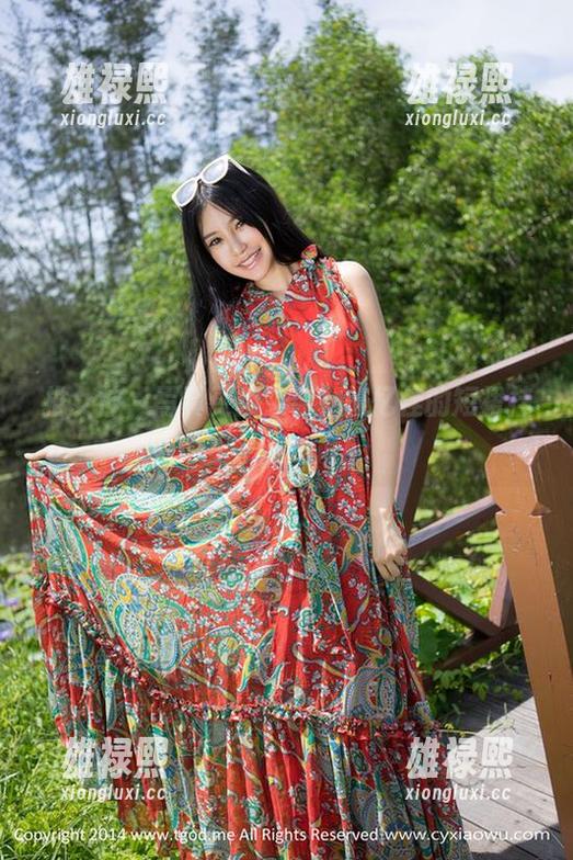 推女神 - 写真更新来袭，施忆佳的短裙挂上了新高度！