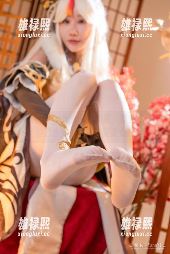 当选择杨衣yangyi的2B时，意外收获：自己也变得只剩一圈美女！