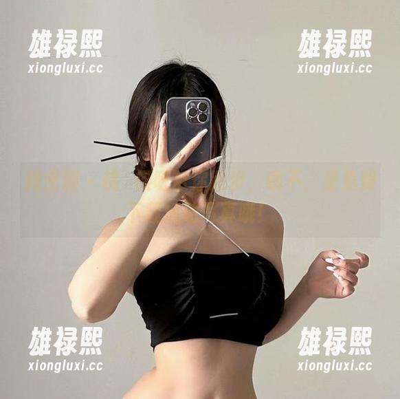 微密圈 - 桃沢樱呀带你跑步，哦不，是免费下载运动写真哦！