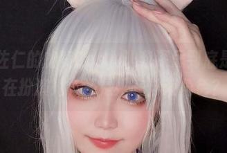 椒妮佐仁的加贺Cos，让我深思到底是角色在扮演她，还是她在俘获角色？