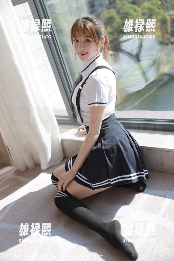 模范学院 - 鲍妮boonie带来的职业装新玩意：最新美图里逼格满满，让别人以为你在开会议其实在自拍