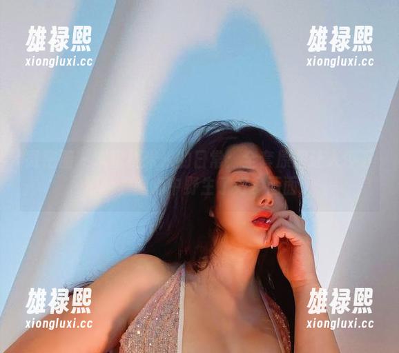 微密圈 - 水蜜桃米米的日常：全套原图让人停下脚步，脑海中野生了好多画面。