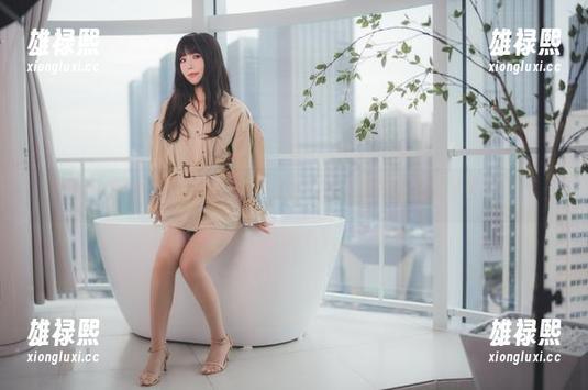 私房里的蓝色闪粉，走到哪里汪知子就闪到哪里
