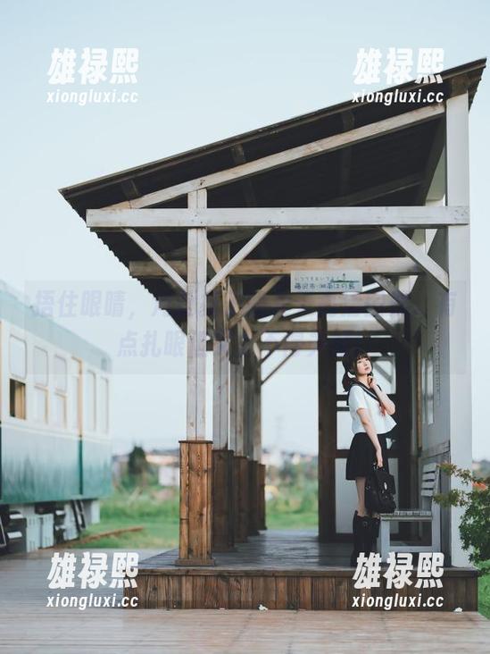 捂住眼睛，河豚抚子的夏天高清图册，有点扎眼但又舍不得关掉！