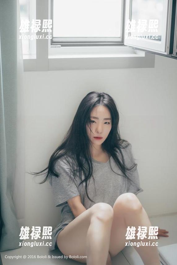 波萝社 - 瞧瞧柳侑绮的制服写真集分享，难道她是打算征服整个职场吗？