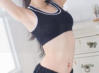 爱蜜社 - 裸足加棉袜：夏茉GIGI的私房图包让我重新审视我的生活选择。
