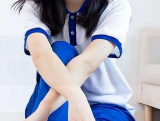 物恋传媒 - 私拍揭秘：当菜菜的礼服撞上日常，果然又是别样风景。