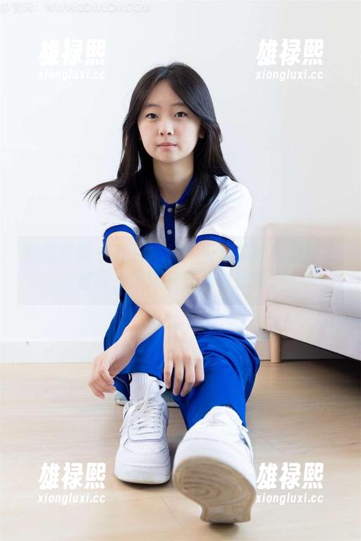 物恋传媒 - 私拍揭秘：当菜菜的礼服撞上日常，果然又是别样风景。