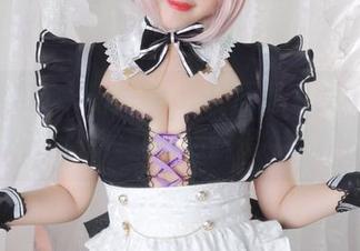 白烨烨的清新白裙cos，画面太美，舍不得移开目光，坚持不懈保存到相册。