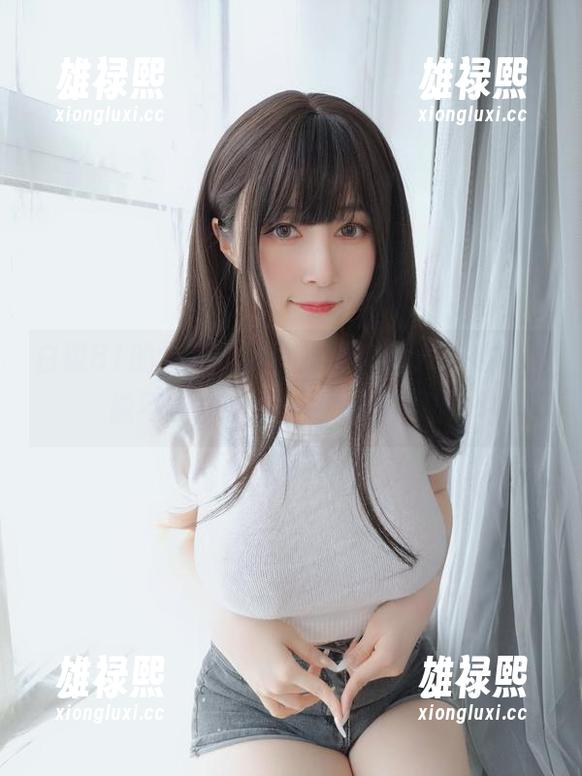 白银81的全套长发小护士，给人一种“我能不能再多看一眼”的冲动。
