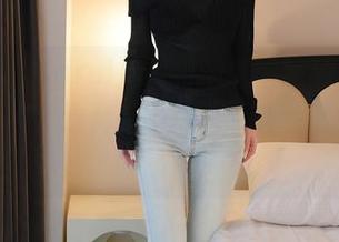 秀人网 - Carol周妍希的泰国旅拍，图库里竟然发生这样的事情，下载前请先深呼吸。