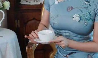 秀人网 - 看Egg尤妮丝在线的眼镜作品，辣眼睛却欲罢不能，真有你的！